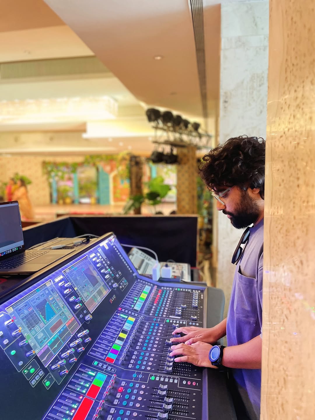 Some BTF (Behind The Faders) from today’s show with @akankshabmusic 🎚️🎛️